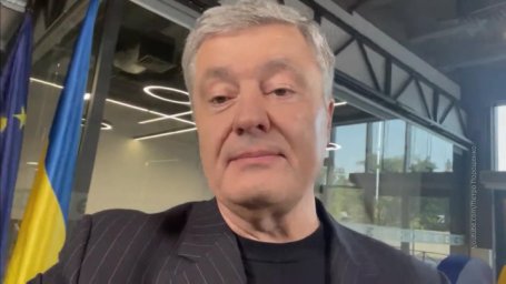 Забрали паспорт: Порошенко пытаются не пустить на Украину