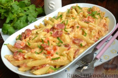 Макароны с копчёными колбасками в томатно-сливочном соусе