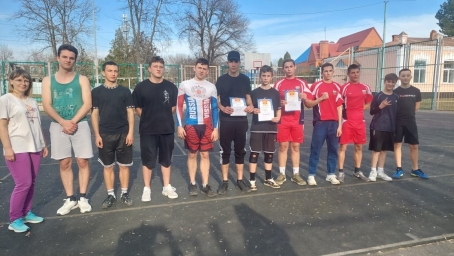 МКУ "Мостовской молодежно- спортивный центр" организовал соревнования по стритболу