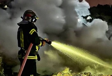 После удара дрона в Туапсе загорелась нефтебаза